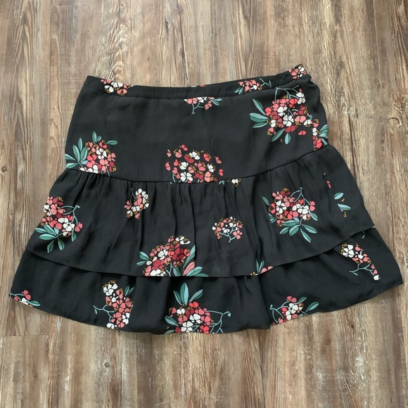 🔥 Ann Taylor LOFT Hydrangea Tiered Flippy Skirt - Picture 2 of 8